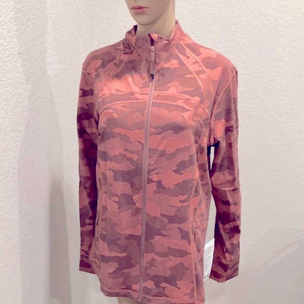 Nwt lululemon Define camouflage  jacket